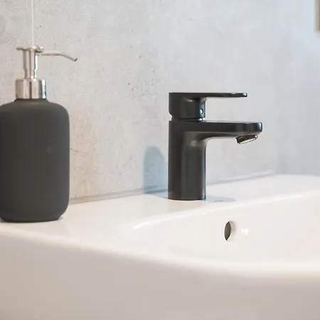 - Stilvolle Mit Loggia Im Stadtzentrum - Kingsize Bett - Smart Tv - Netflix - 60qm - 24h Check-in Ludwigsburg