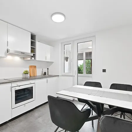 Stilvolle Mit Loggia Im Stadtzentrum - Kingsize Bett - Smart Tv - Netflix - 60qm - 24h Check-in Apartament Ludwigsburg