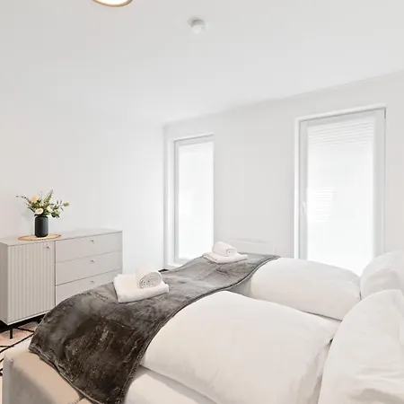 Stilvolle Mit Loggia Im Stadtzentrum - Kingsize Bett - Smart Tv - Netflix - 60qm - 24h Check-in * Ludwigsburg