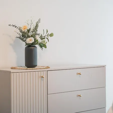 Stilvolle Mit Loggia Im Stadtzentrum - Kingsize Bett - Smart Tv - Netflix - 60qm - 24h Check-in