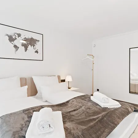 Stilvolle Mit Loggia Im Stadtzentrum - Kingsize Bett - Smart Tv - Netflix - 60qm - 24h Check-in * Ludwigsburg